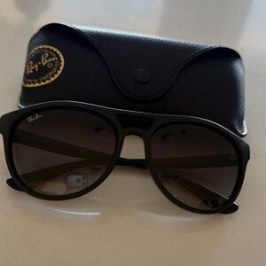 Ray-Ban Classic Black Sunglasses with Case